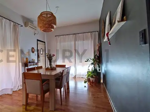 Casa 6 ambientes con 2 baños
