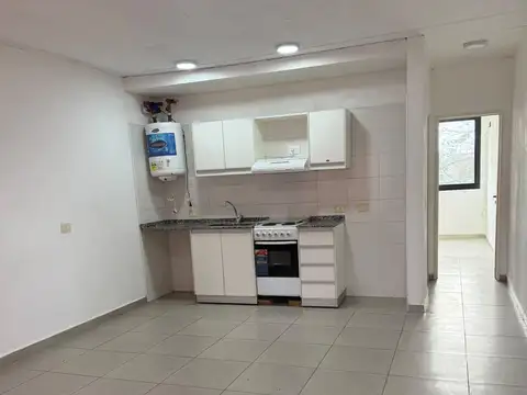 Avenida Primera Junta 100, Piso 1