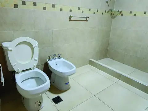 Casa 2 ambientes con 2 baños