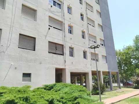 Venta departamento de 3 ambientes con espacio de cochera dentro del complejo, APTO CRÉDITO HIPOTECARIO.