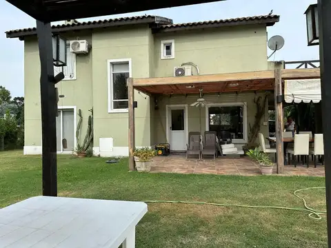 Casa 4 ambientes con 3 baños