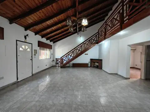 Casa 5 ambientes con 2 baños