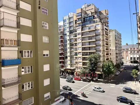 Alquiler 24 meses - 2 Amb. amplio a la calle.