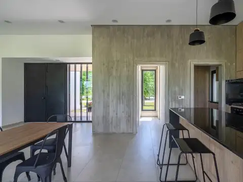 Casa en Alquiler Temporal con 4 cocheras