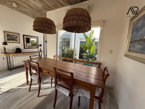 Casa 4 ambientes con 4 baños