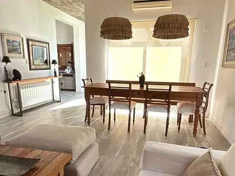 Casa en Alquiler con 1 cochera