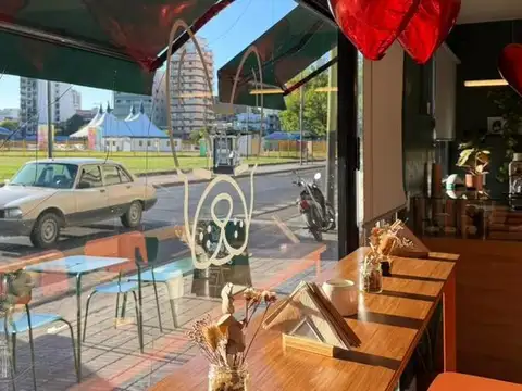 Amplio local comercial con inmejorable ubicación!