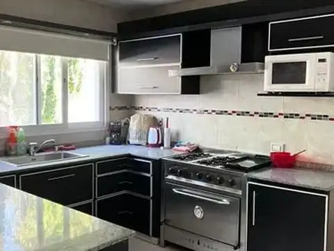 Casa 4 ambientes con 3 baños