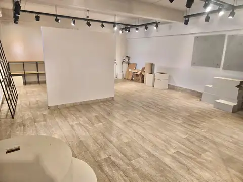 ALQUILER DEPOSITO COMERCIAL DE TRES PLANTAS  | CHACARITA | CON ENTRADA PARA CAMIONETAS