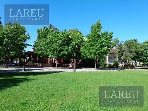 Casa en lote central en La Delfina