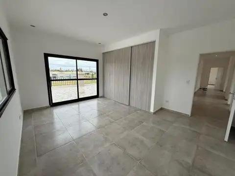 Casa 6 ambientes con 5 baños