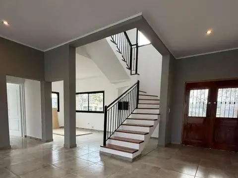 Casa en venta - 5 Dormitorios 6 Baños - San Vicente