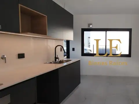 Casa 6 ambientes con 2 baños