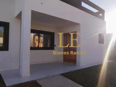 Casa 6 ambientes con 2 baños