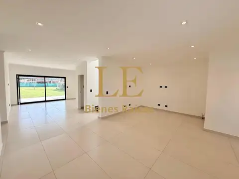 Casa en Venta con 4 cocheras