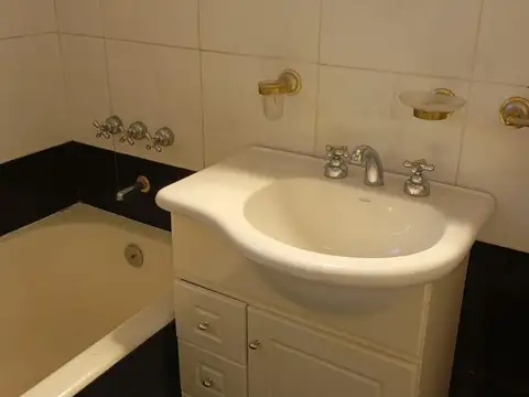 IMPONENTE CHALET 4 AMB C/COCHERA, QUINCHO Y PARRILLA
