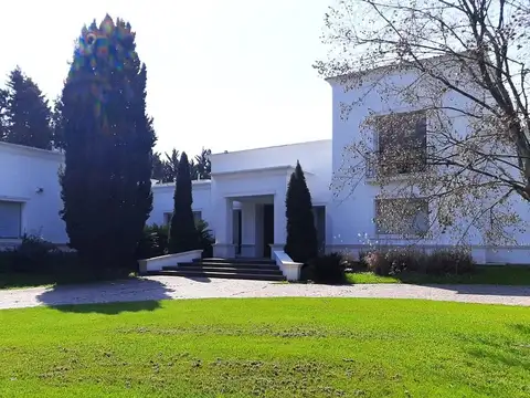 Casa en Venta en Countries y Barrios Cerrados en Lujan, USD 830.000