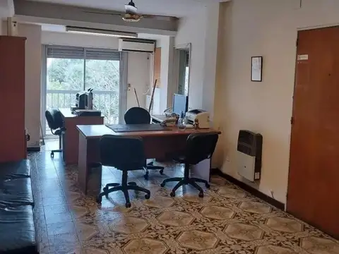 DEPARTAMENTO CÉNTRICO DE 3 AMBIENTES CON BALCÓN AL FRENTE