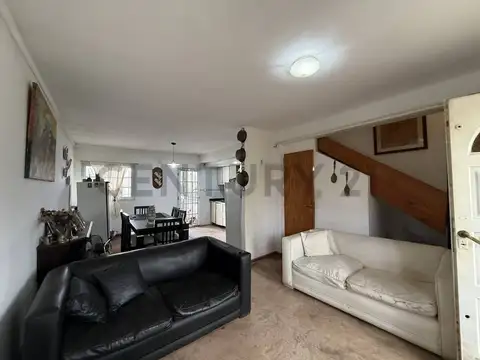 Duplex 3 ambientes con cochera y patio en Paso del Rey