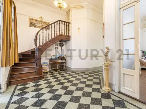 Casa 6 ambientes con 2 baños