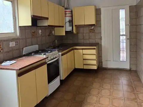 Casa 2 ambientes con 1 baño