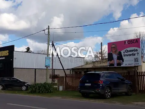 VENDO CASA sobre autopista acceso oeste