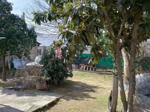 VENDO CASA sobre autopista acceso oeste