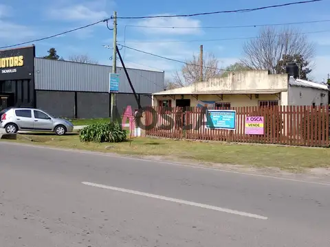 VENDO CASA sobre autopista acceso oeste