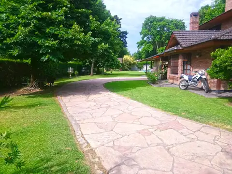 Casa en Venta con 3 cocheras