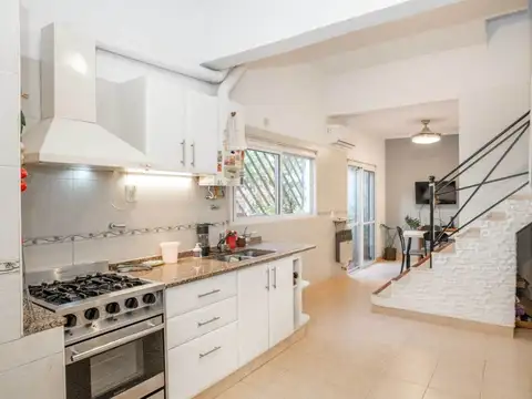 Casa 5 ambientes con 2 baños
