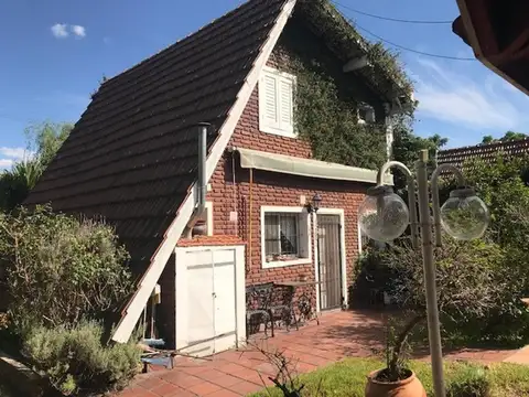 Super Oportunidad! Casa en Venta en Barrio Montecarlo.