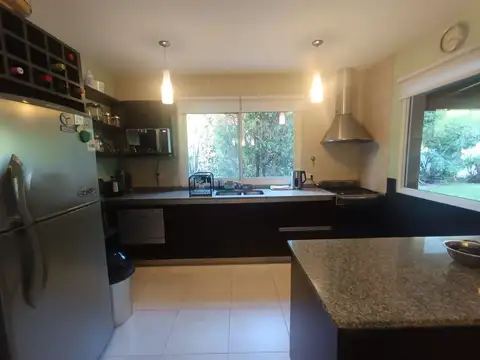 Casa 7 ambientes con 3 baños