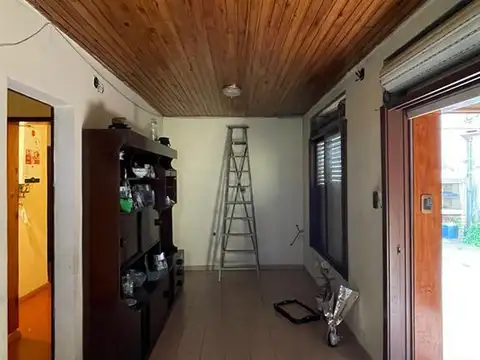 Casa 7 ambientes con 1 baño