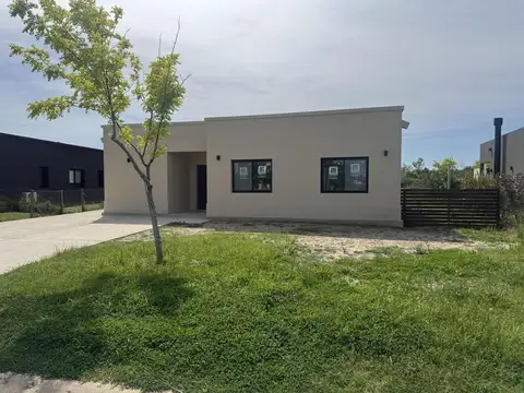 Venta Casa 4 Ambientes en Acacias, Puertos del Lago, Escobar
