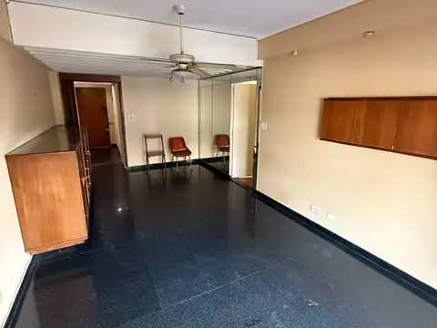 Enorme 4 ambientes con 3 baños. Y balcón