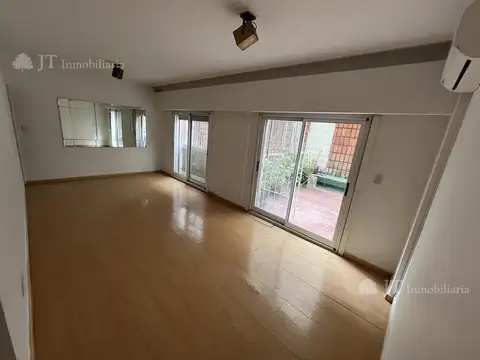 Departamento de 4 Ambientes con dependencias. Con patio/terraza y cochera EN VENTA