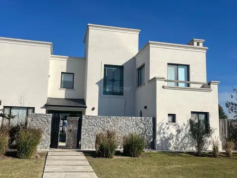 Casa en Alquiler de 3 dormitorios