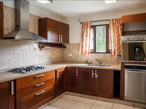 Casa 5 ambientes con 3 baños