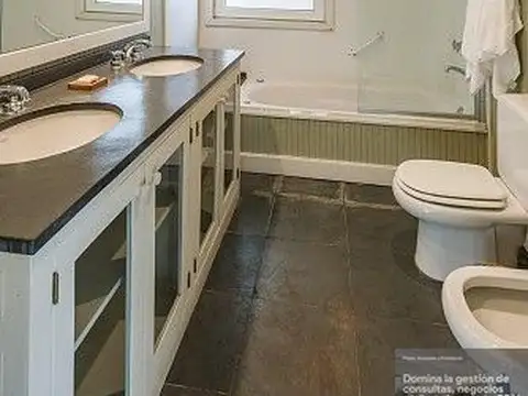 Casa 4 ambientes con 3 baños