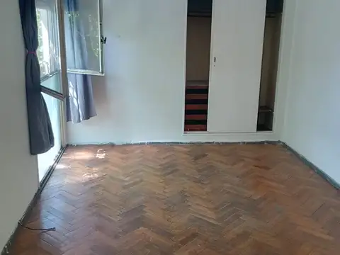 MONOAMBIENTE   PISO 2 AL FRENTE   A METROS DE AV. SAENZ   IDEAL PARA 1 PERSONA