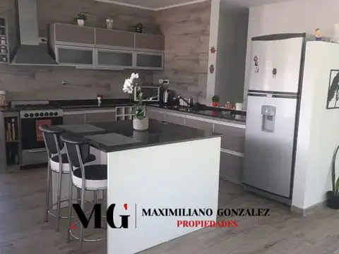 Casa 4 ambientes con 4 baños