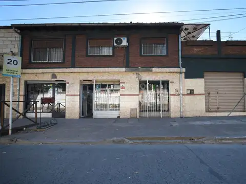 DEPARTAMENTO + LOCALES EN VENTA (PABLO NOGUES)