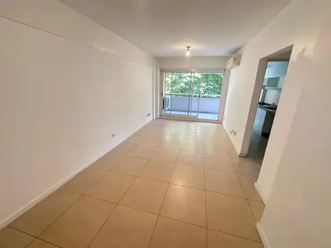 HERMOSO DEPARTAMENTO 2 AMBIENTES AL FRENTE CON BALCÓN - APTO PROFESIONAL