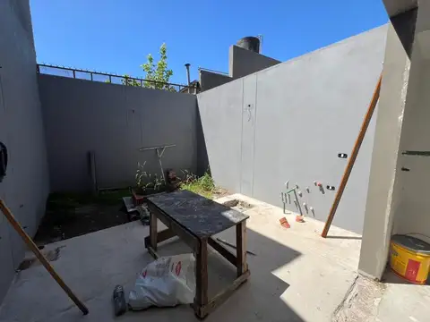 DÚPLEX de CUATRO AMBIENTES en Villa BALLESTER