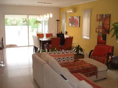 Casa 4 ambientes con 3 baños