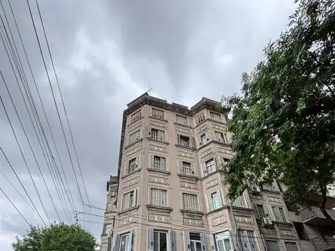 Local en esquina sobre Av. San Juan, zona de alto transito peatonal y vehicular, 120M2