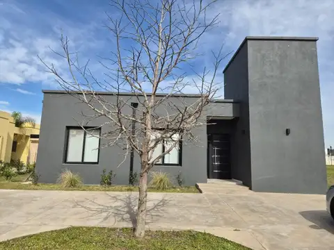 VENTA CASA 3 DORMITORIOS - PILETA - BARRIO EL ALJIBE
