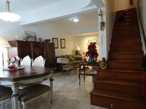 Depto Tipo Casa en Venta con 1 cocheras
