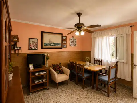 Casa 4 ambientes con 2 baños