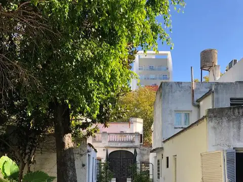 Venta importante lote en Diagonal 77 entre 9 y 42